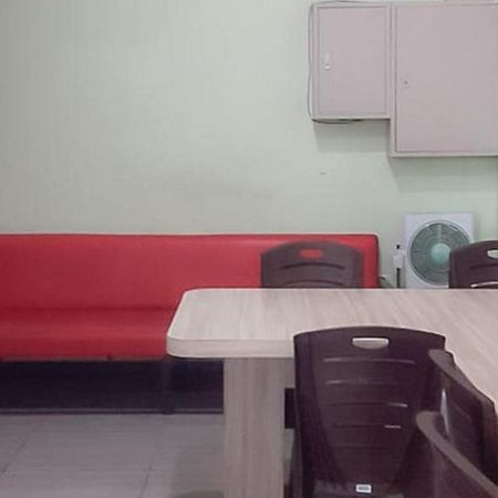 Guest House Anak Raja Pangkalan Bun Syariah Mitra Reddoorz Exterior foto